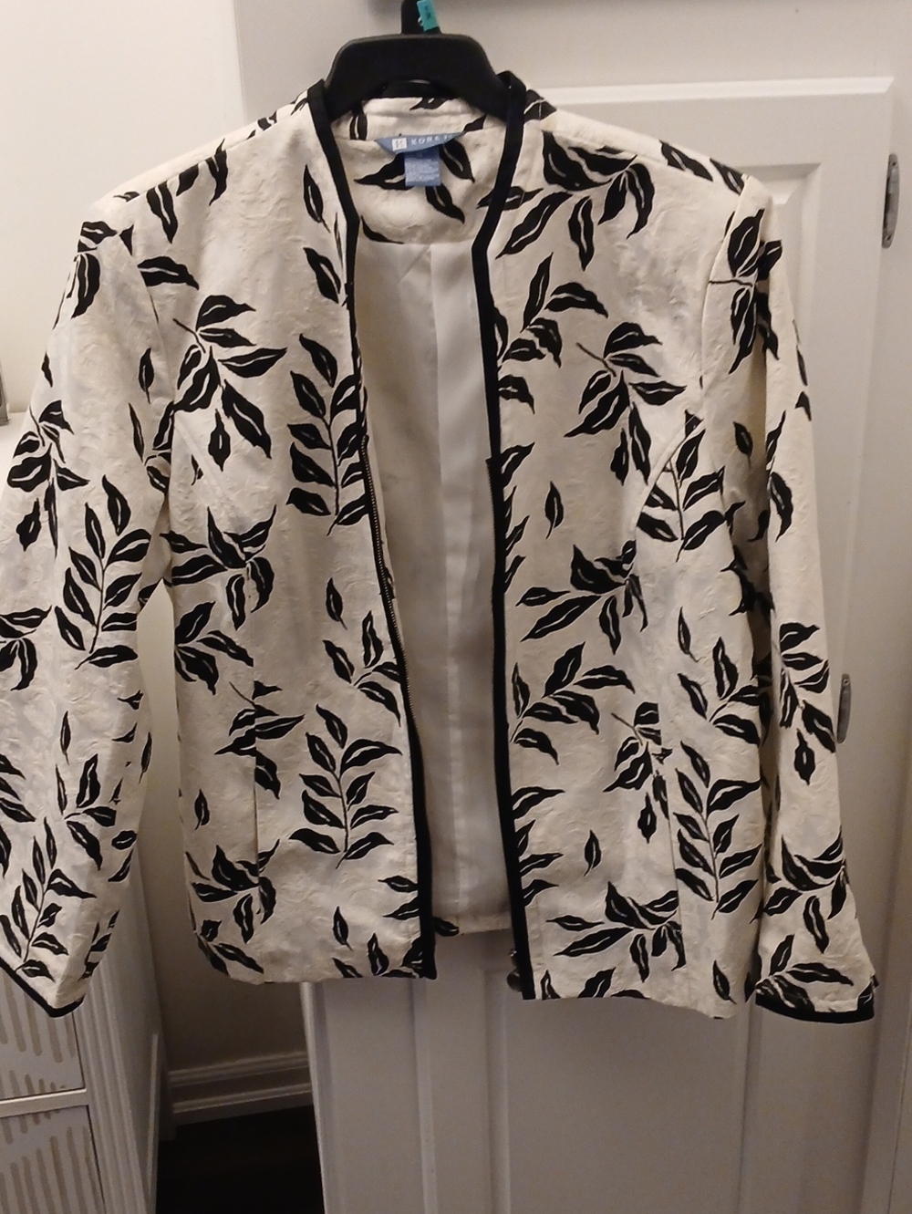 Koret Black and White Leaf-Print Open Jacket
